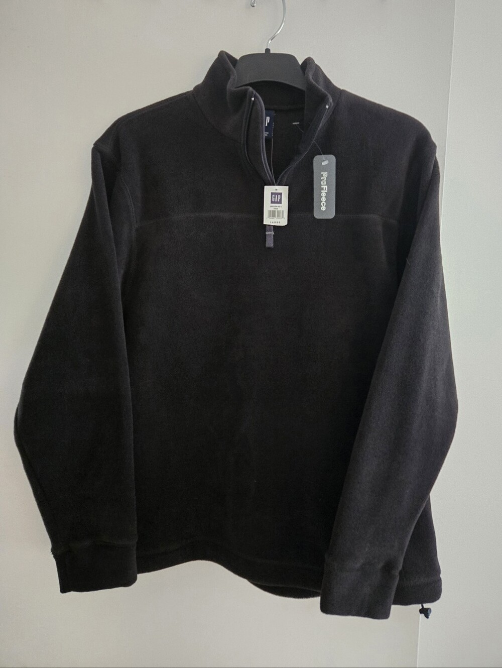 GAP Men’s Black Half-Zip Fleece Pullover